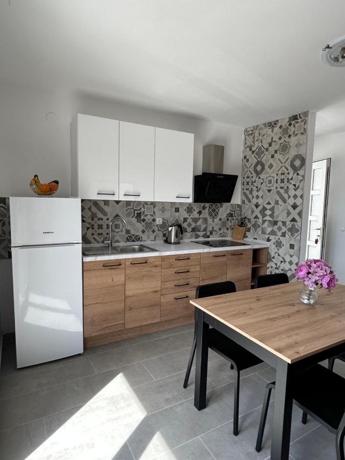 Apartments Ljubomir 로고즈니차 외부 사진